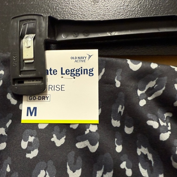 Old Navy Active Go-Dry High Rise Ultimate Leggings Black Leopard Print Size M - Picture 3 of 4